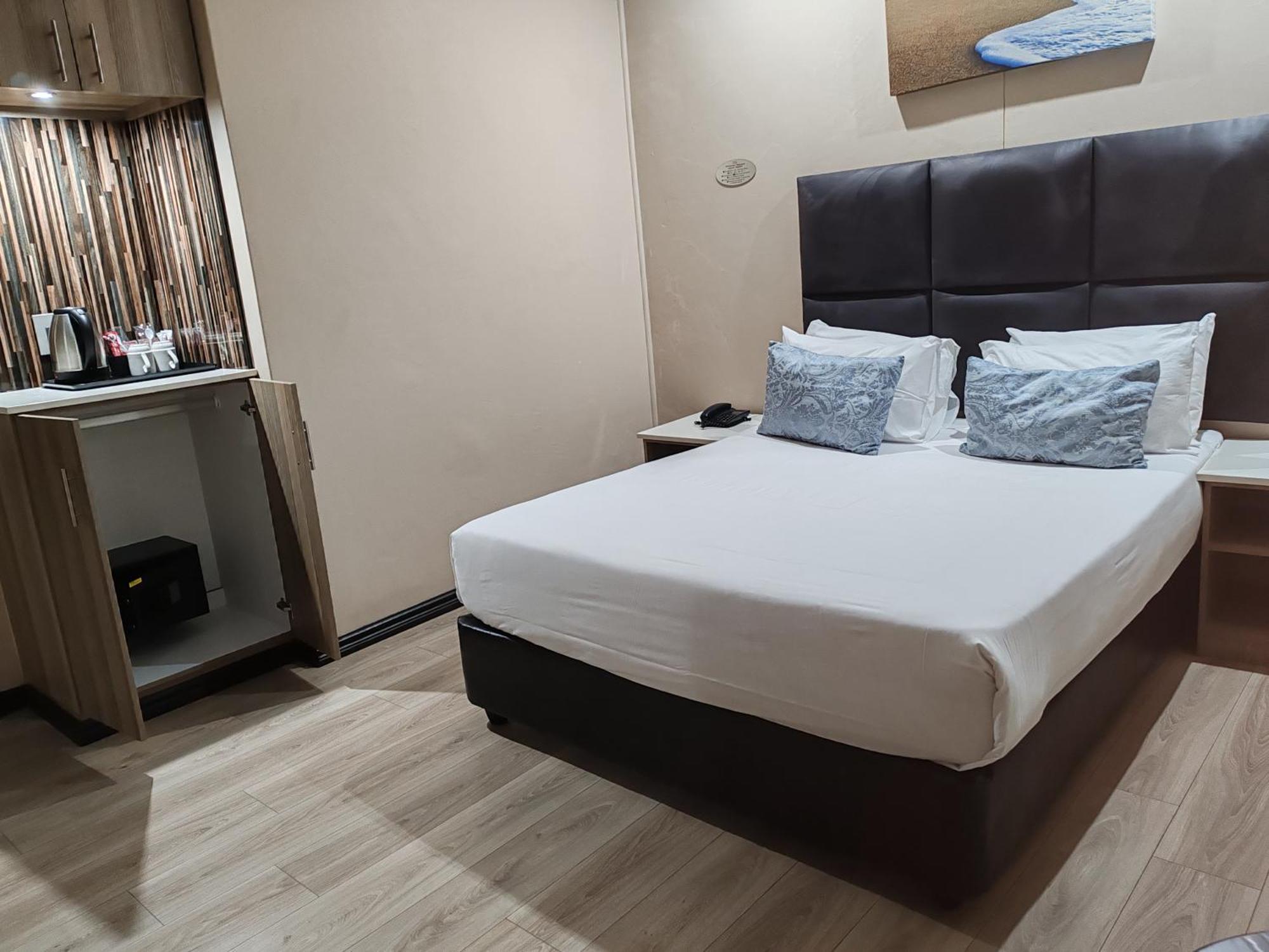 Regal Inn Umhlanga Gateway Дърбан Екстериор снимка